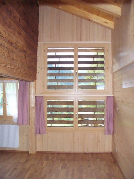 Alte Heu-„Giimwand“ erhalten und durch Glas sichtbar
