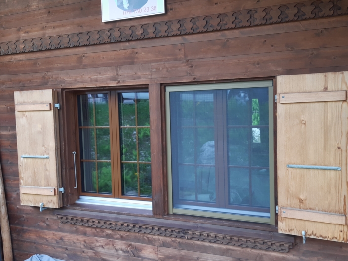 Aussen Alu, Farbe wie Fassade Aussen Alu, Farbe wie Fassade