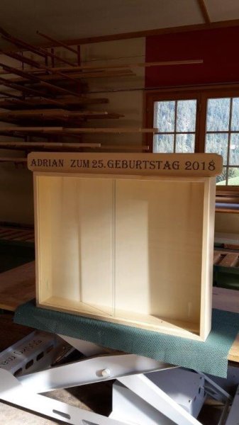 Kranzkasten mit Schiebegläsern