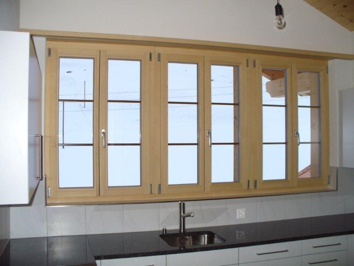 Küchenfenster mit Sprossen im Glas