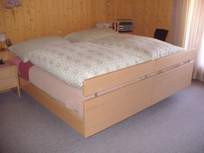 Schlafzimmer in Buche, lackiert